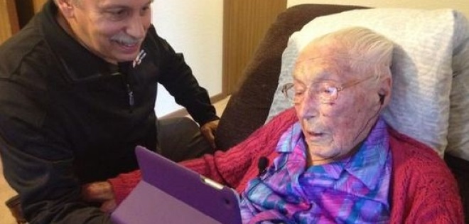 Una anciana de 113 años falsea su edad para abrirse una cuenta en Facebook