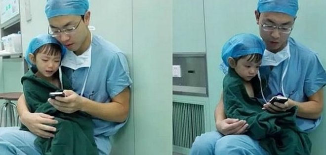 La conmovedora foto de un doctor calmando a una niña antes de operarla