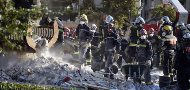 Se eleva a siete el número de muertos en derrumbe de un edificio cerca de París