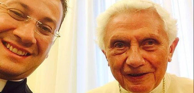 El primer selfie de Benedicto XVI