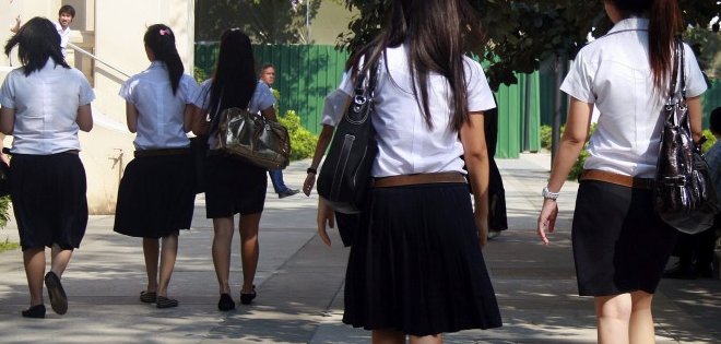 Francia: piden que estudiantes asistan a clase en falda