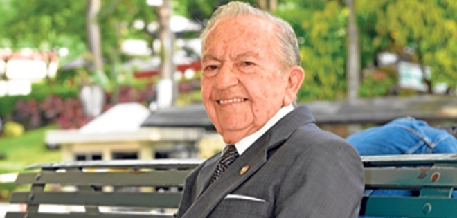 UCSG rinde homenaje póstumo a jurista Carlos Estarellas Merino