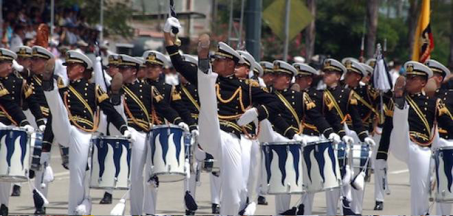La parada militar dio inicio a los eventos de celebración a Guayaquil