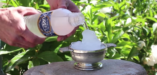 (VIDEO) Así puedes congelar el agua en instantes