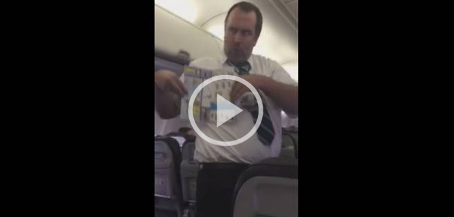 (VIDEO) El &#039;azafato&#039; que hace reír en las redes con sus instrucciones de vuelo