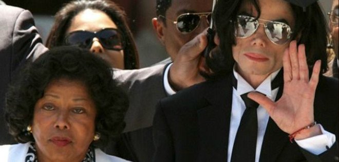Madre de Michael Jackson tendrá que pagar $800.000 por juicios