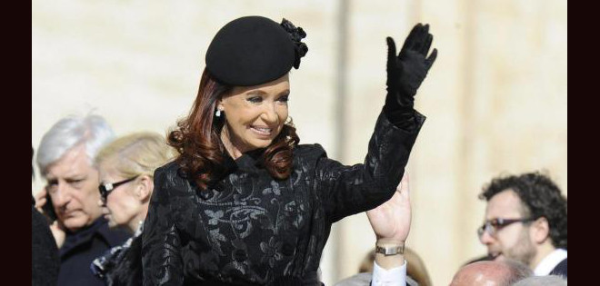 La presidenta de Argentina sufre un esguince en Roma antes de ver al Papa