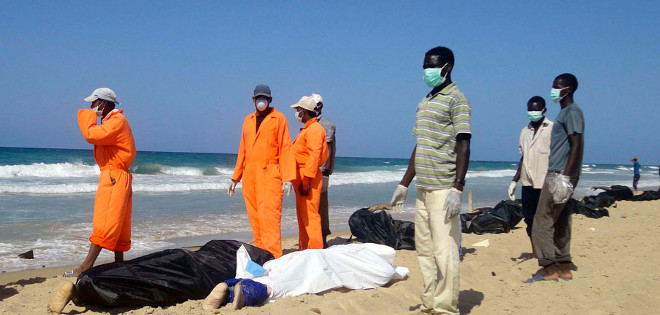 La &quot;playa del terror&quot;: la costa de Libia está inundada de cadáveres