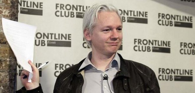 Assange confía en renovación de asilo a Snowden en Rusia