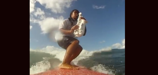 Reggie Padilla, un surfista que lleva el jazz a las olas
