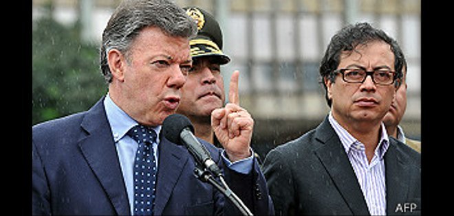 Santos restituirá a Petro como alcalde de Bogotá si lo ordena un juez