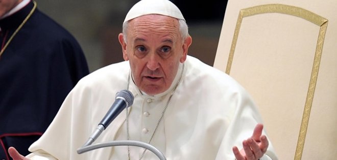 El papa Francisco critica a quienes acuden a videntes