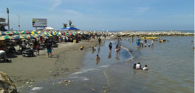 Las playas ecuatorianas empiezan a llenarse de turistas