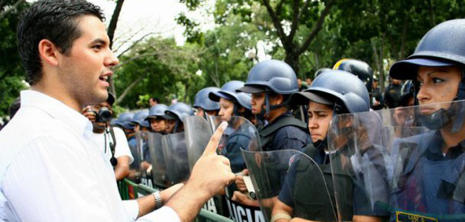 Detienen en Venezuela a opositor acusado de portar material para explosivos