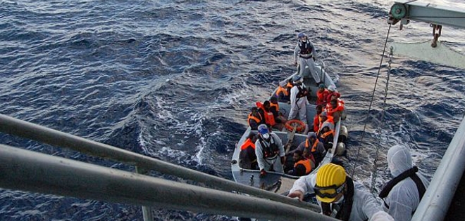 Italia socorre a 3.000 inmigrantes ilegales en altamar
