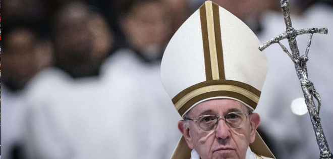 Papa compara Vía Crucis con travesía de los refugiados