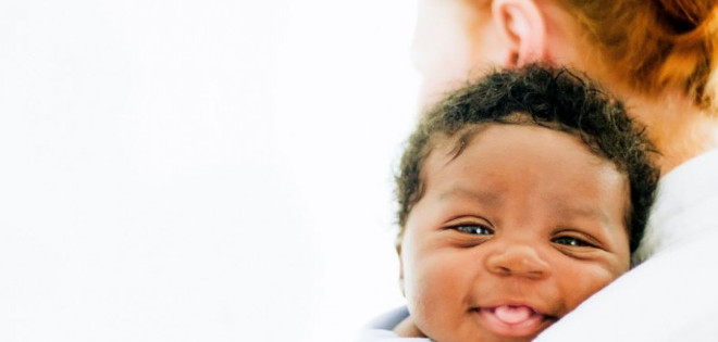 Capturan las emociones de una familia con la llegada de su bebé adoptado