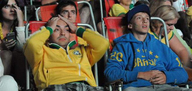 Brasil se despide de Mundial abucheado por sus hinchas, dice prensa brasileña