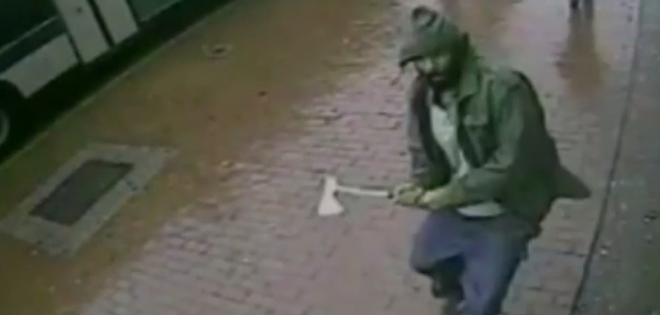 (VIDEO) Ataque con un hacha a policías en Nueva York fue un &quot;acto terrorista&quot;