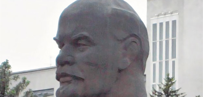 Berlín desenterrará una inmensa cabeza de Lenin para exhibición
