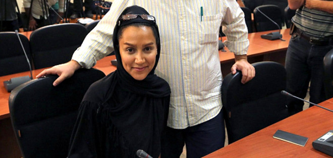 Liberan en Irán a la esposa de corresponsal del Washington Post, que sigue detenido