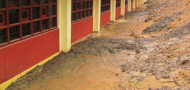 102 planteles educativos sufren daños por lluvias en la Costa