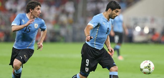 Uruguay goleó a Omán con dos goles de Suárez