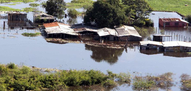 Las inundaciones en Paraguay amenazan al mayor vertedero del país