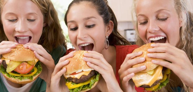 Estudio revela que las hamburguesas nos hacen perder la memoria