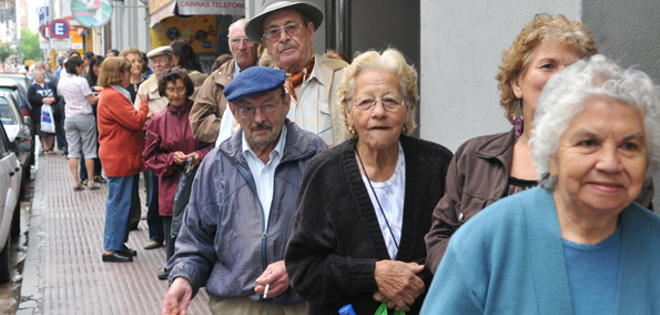 Cerca de la mitad de las personas mayores en el mundo carecen de jubilación (OIT)