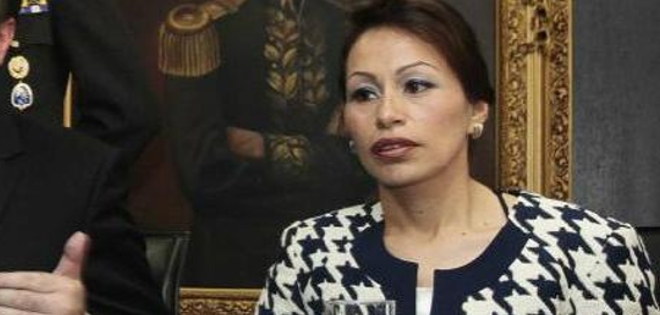6 días después de posesionada, Gloria Toapanta renunció al CNE