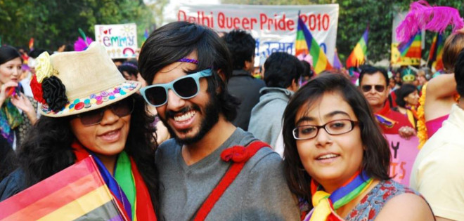 Los gays indios recuerdan al Gobierno que existen en una festiva marcha