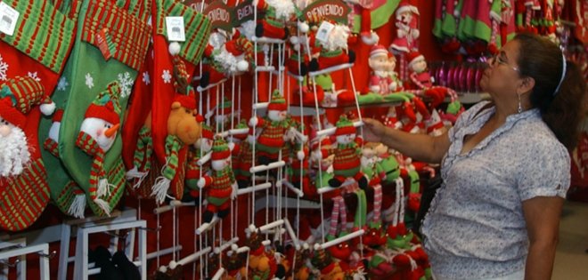 Se intensifica el comercio en vísperas de Navidad y Fin de Año