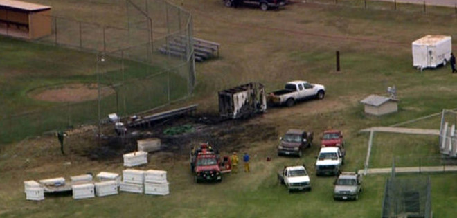 Explosión de fuegos artificiales en escuela de Texas deja al menos un muerto
