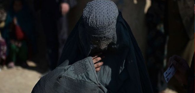 Joven afgana que iba a cometer un atentado suicida se entrega a la Policía