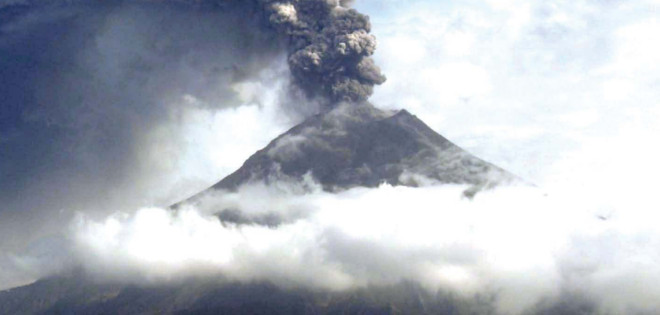 Explosiones casi cada media hora en el volcán ecuatoriano Tungurahua