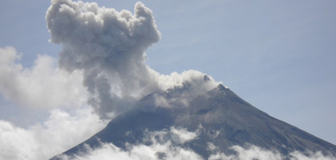Explosiones de magnitud considerable se registran en el volcán Tungurahua