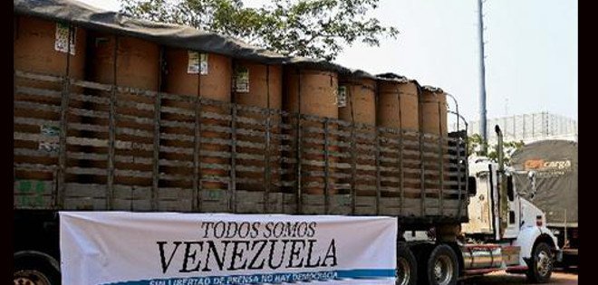 Impiden ingreso de papel colombiano a Venezuela
