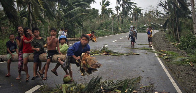 El tifón Hagupit mata a 21 personas en Filipinas y destruye miles de viviendas