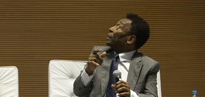 Pelé sigue internado en hospital de Sao Paulo por infección urinaria