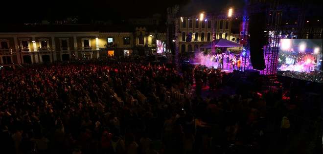 Con el Pregón de Fiestas de Quito se encendieron los festejos