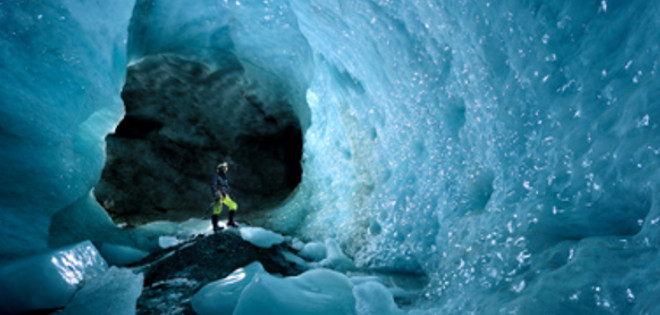 Bajo el hielo de la Antártida, un lago subterráneo lleno de microbios