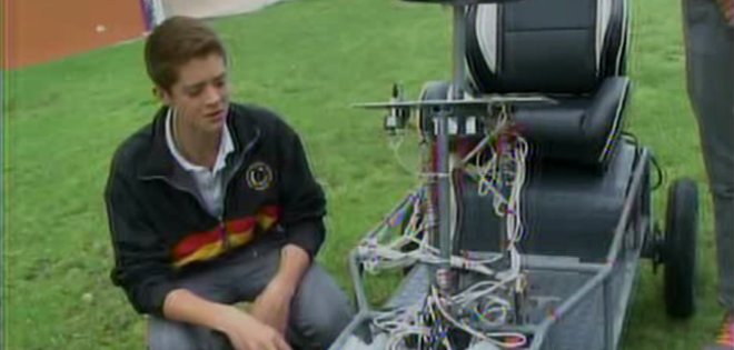 Estudiantes cuencanos de 15 y 16 años construyeron un auto electrónico bioamigable