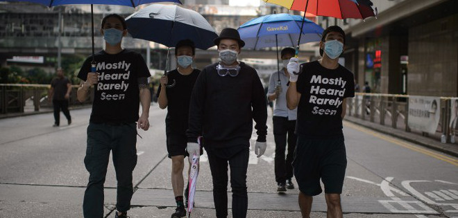 Desconocidos atacan a manifestantes prodemocracia en Hong Kong