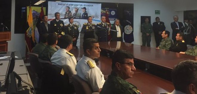 Presidente Correa cesa al Alto Mando tras declaraciones sobre el ISSFA