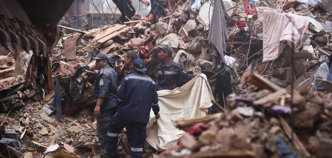 Diecisiete muertos en derrumbe de edificio en El Cairo