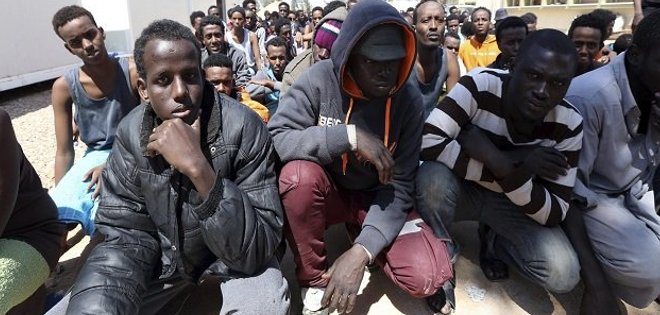 Italia rescata a 234 inmigrantes, nueve niños, frente a la isla de Sicilia