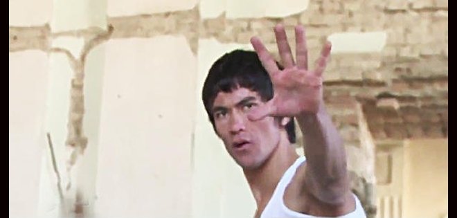 Joven afgano se vuelve famoso por su parecido a Bruce Lee