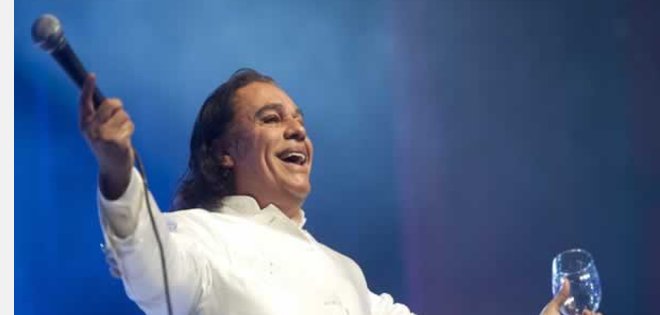 10.000 capitalinos gritaron los himnos musicales de Juan Gabriel