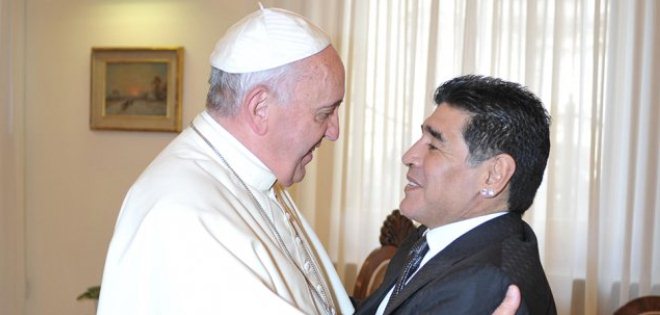 Maradona se dice &quot;hincha de Francisco&quot; tras reunirse con el papa